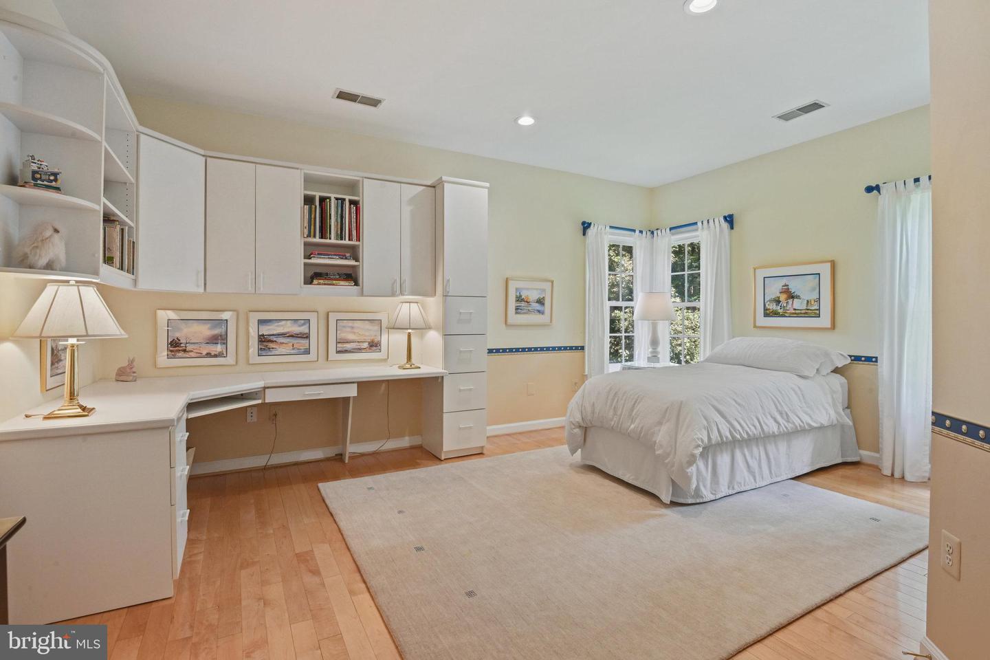 10286 JOHNS HOLLOW RD, VIENNA, Virginia 22182, 6 Bedrooms Bedrooms, ,4 BathroomsBathrooms,Residential,For sale,10286 JOHNS HOLLOW RD,VAFX2222992 MLS # VAFX2222992