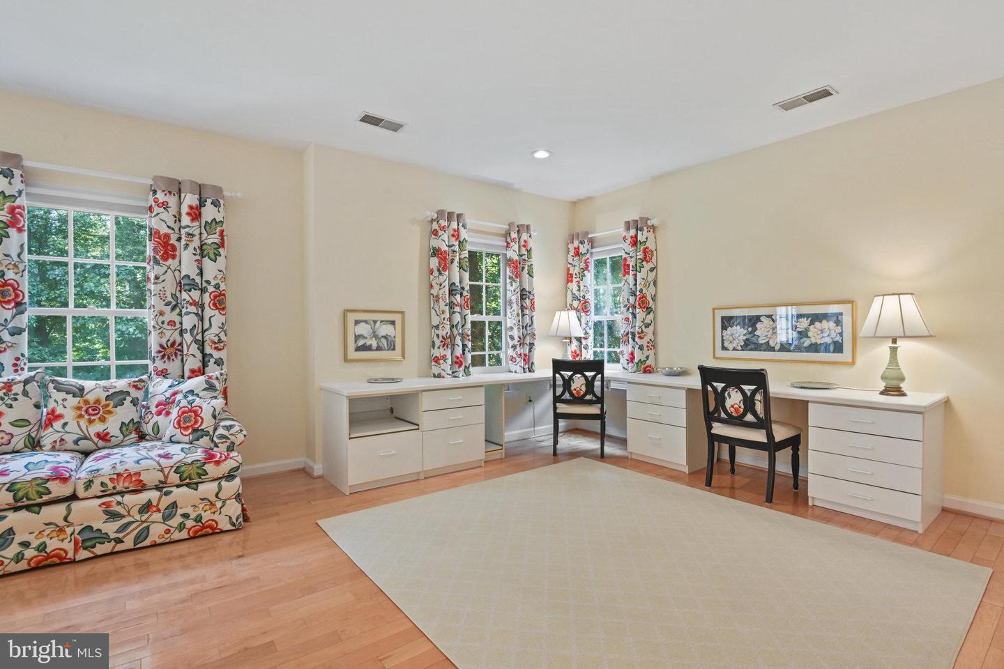 10286 JOHNS HOLLOW RD, VIENNA, Virginia 22182, 6 Bedrooms Bedrooms, ,4 BathroomsBathrooms,Residential,For sale,10286 JOHNS HOLLOW RD,VAFX2222992 MLS # VAFX2222992