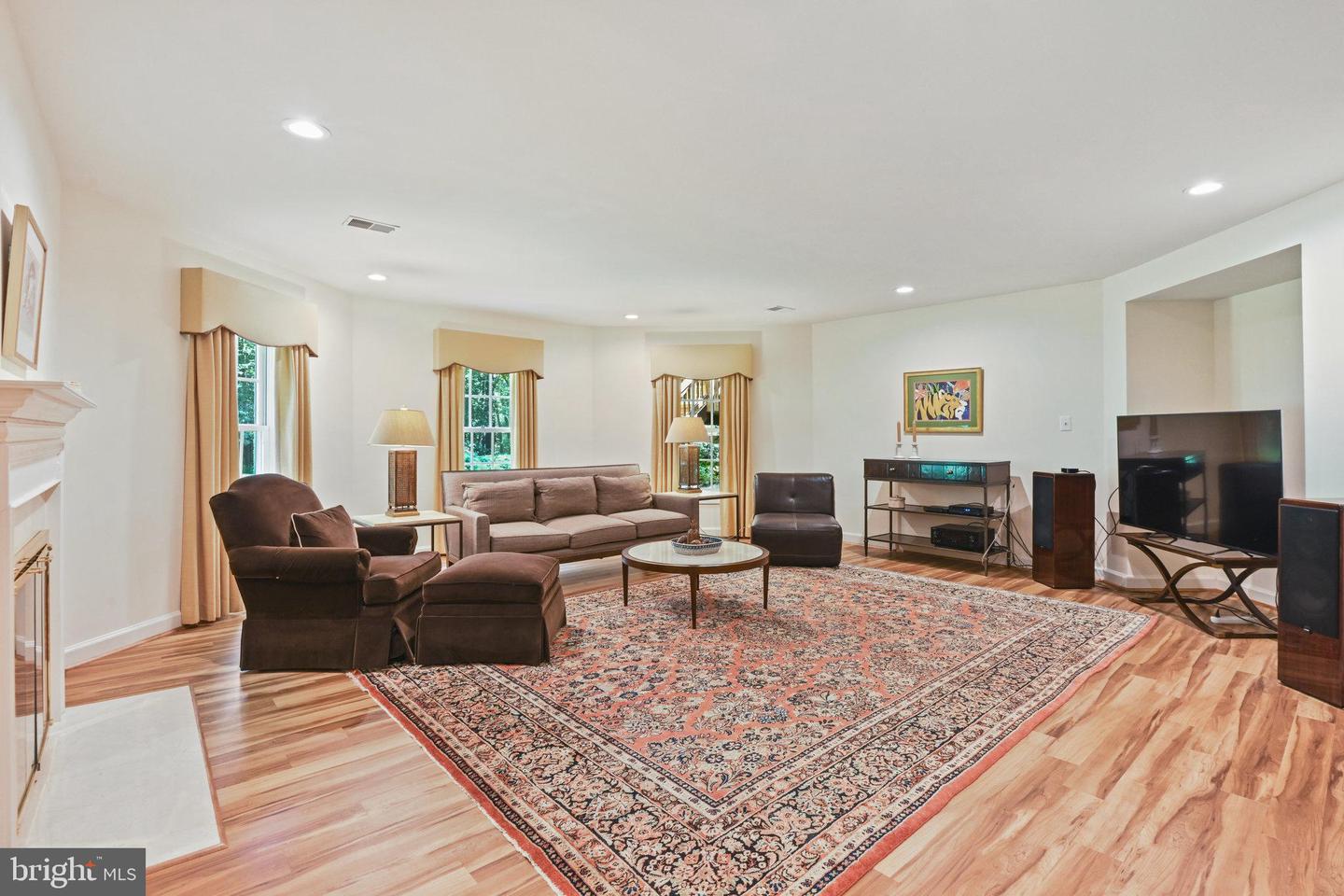 10286 JOHNS HOLLOW RD, VIENNA, Virginia 22182, 6 Bedrooms Bedrooms, ,4 BathroomsBathrooms,Residential,For sale,10286 JOHNS HOLLOW RD,VAFX2222992 MLS # VAFX2222992