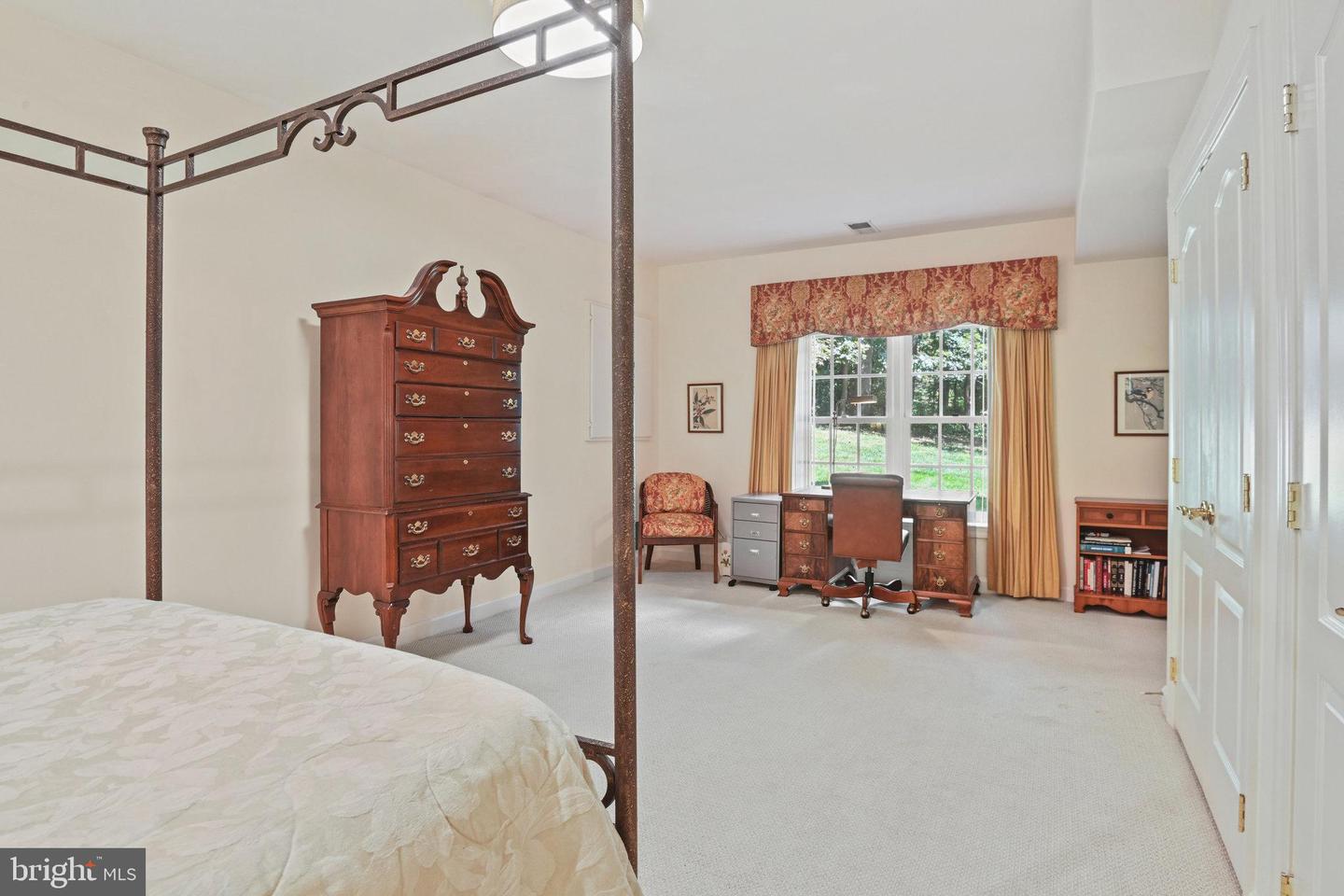 10286 JOHNS HOLLOW RD, VIENNA, Virginia 22182, 6 Bedrooms Bedrooms, ,4 BathroomsBathrooms,Residential,For sale,10286 JOHNS HOLLOW RD,VAFX2222992 MLS # VAFX2222992