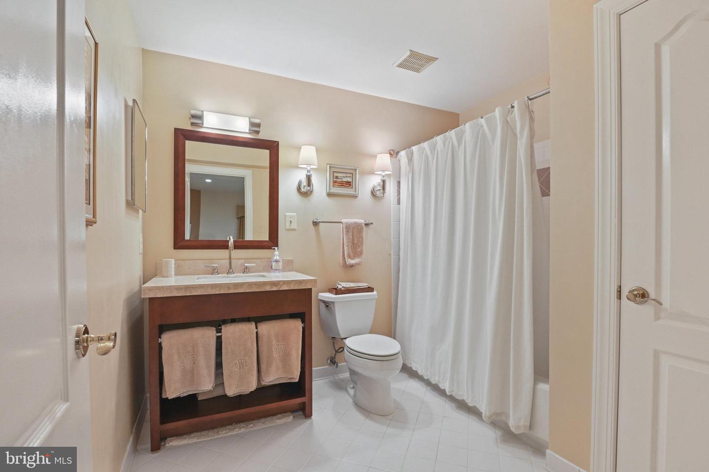 10286 JOHNS HOLLOW RD, VIENNA, Virginia 22182, 6 Bedrooms Bedrooms, ,4 BathroomsBathrooms,Residential,For sale,10286 JOHNS HOLLOW RD,VAFX2222992 MLS # VAFX2222992