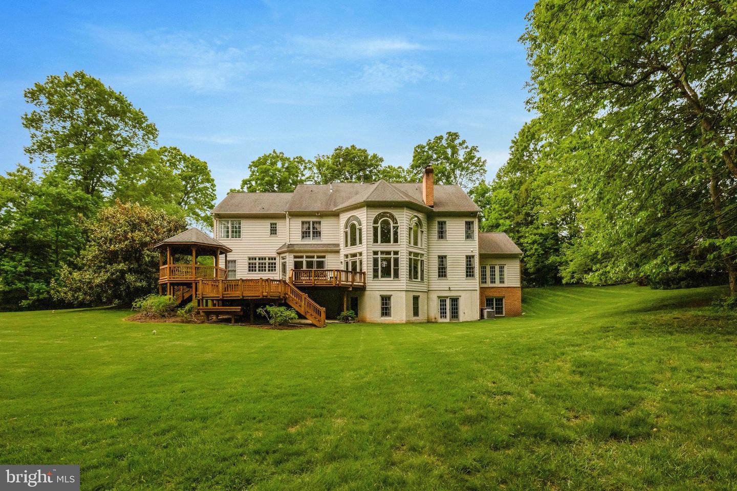 10286 JOHNS HOLLOW RD, VIENNA, Virginia 22182, 6 Bedrooms Bedrooms, ,4 BathroomsBathrooms,Residential,For sale,10286 JOHNS HOLLOW RD,VAFX2222992 MLS # VAFX2222992