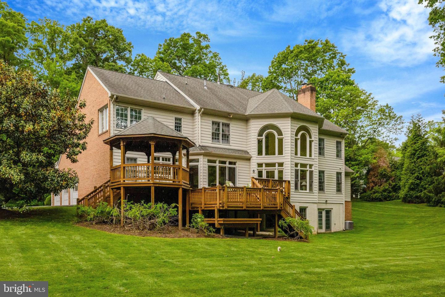 10286 JOHNS HOLLOW RD, VIENNA, Virginia 22182, 6 Bedrooms Bedrooms, ,4 BathroomsBathrooms,Residential,For sale,10286 JOHNS HOLLOW RD,VAFX2222992 MLS # VAFX2222992