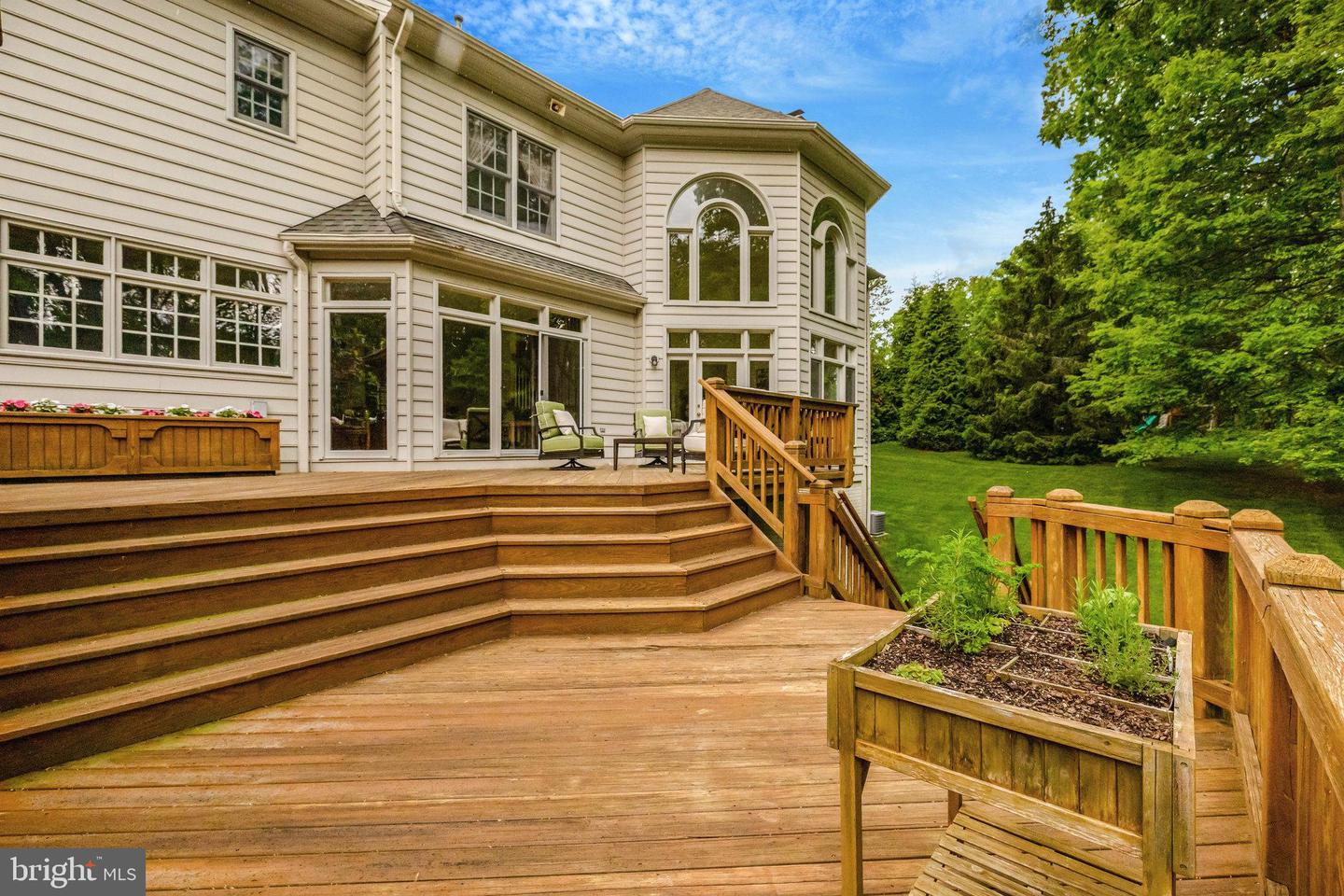 10286 JOHNS HOLLOW RD, VIENNA, Virginia 22182, 6 Bedrooms Bedrooms, ,4 BathroomsBathrooms,Residential,For sale,10286 JOHNS HOLLOW RD,VAFX2222992 MLS # VAFX2222992