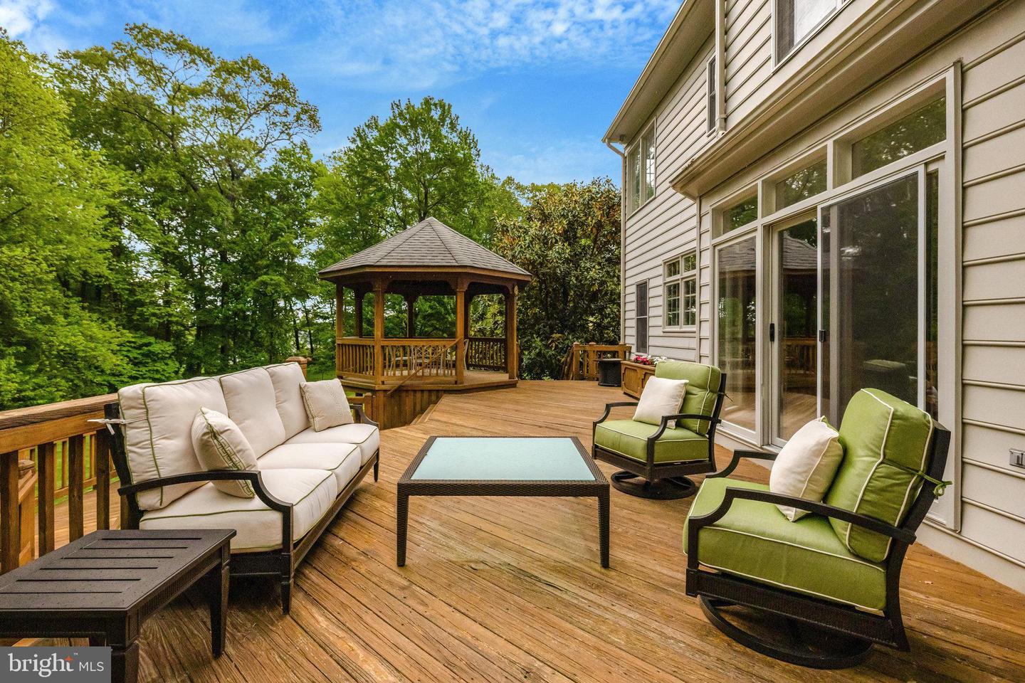 10286 JOHNS HOLLOW RD, VIENNA, Virginia 22182, 6 Bedrooms Bedrooms, ,4 BathroomsBathrooms,Residential,For sale,10286 JOHNS HOLLOW RD,VAFX2222992 MLS # VAFX2222992