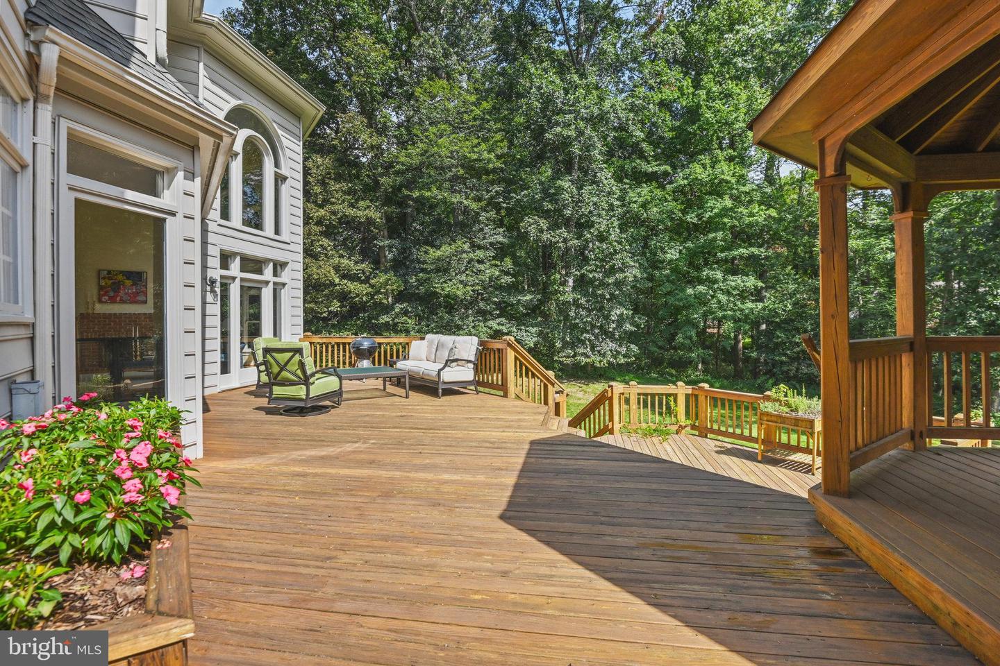 10286 JOHNS HOLLOW RD, VIENNA, Virginia 22182, 6 Bedrooms Bedrooms, ,4 BathroomsBathrooms,Residential,For sale,10286 JOHNS HOLLOW RD,VAFX2222992 MLS # VAFX2222992