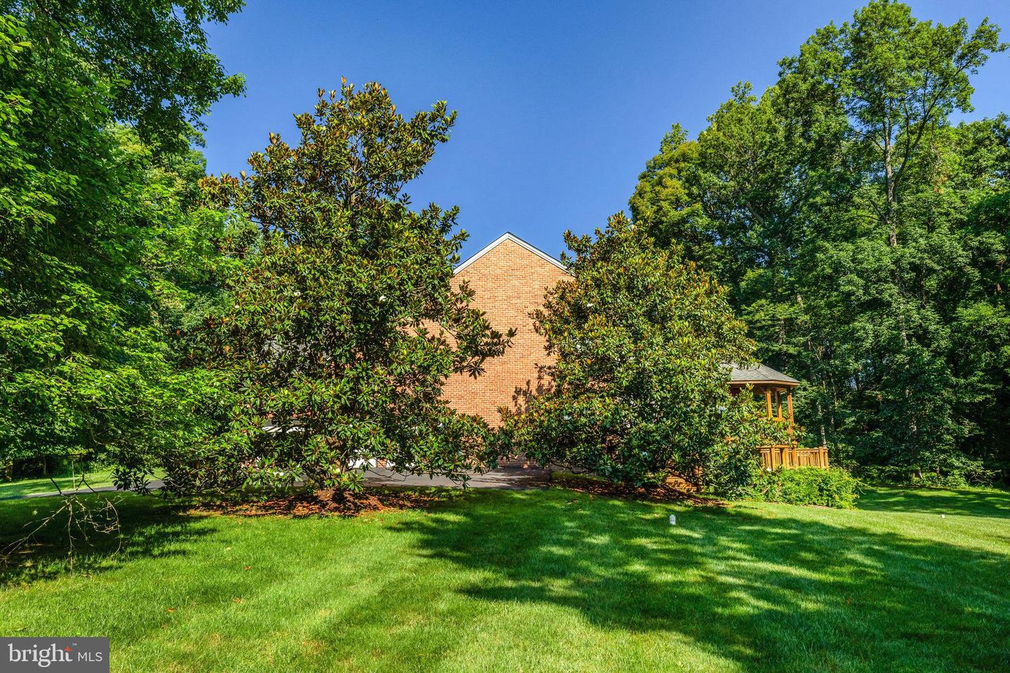 10286 JOHNS HOLLOW RD, VIENNA, Virginia 22182, 6 Bedrooms Bedrooms, ,4 BathroomsBathrooms,Residential,For sale,10286 JOHNS HOLLOW RD,VAFX2222992 MLS # VAFX2222992