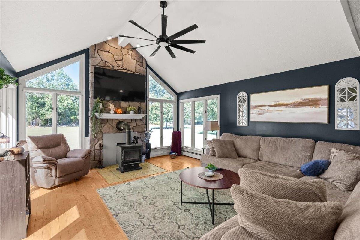 174 MARTIN ST, LURAY, Virginia 22835, 3 Bedrooms Bedrooms, ,3 BathroomsBathrooms,Residential,174 MARTIN ST,668873 MLS # 668873
