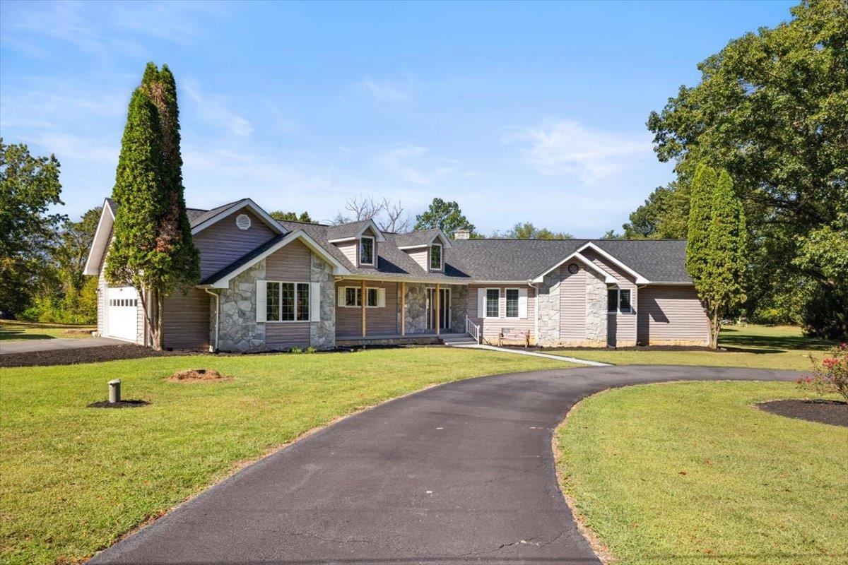 174 MARTIN ST, LURAY, Virginia 22835, 3 Bedrooms Bedrooms, ,3 BathroomsBathrooms,Residential,174 MARTIN ST,668873 MLS # 668873