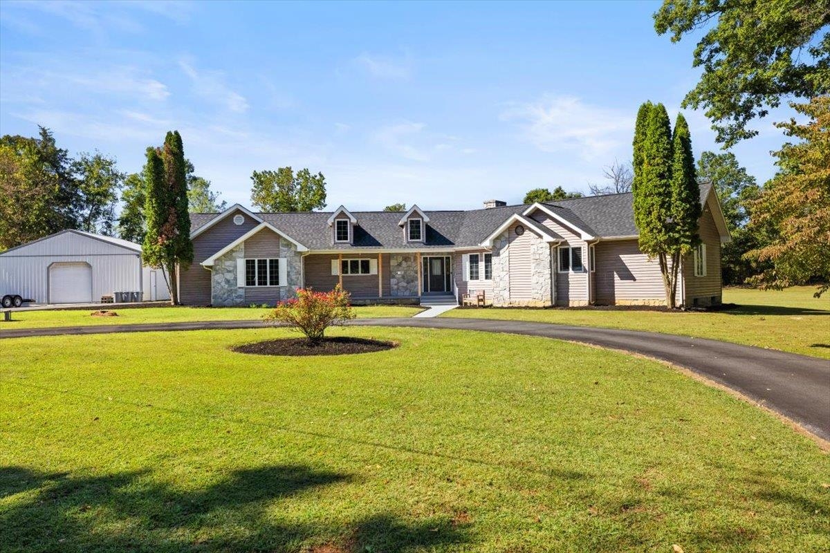 174 MARTIN ST, LURAY, Virginia 22835, 3 Bedrooms Bedrooms, ,3 BathroomsBathrooms,Residential,174 MARTIN ST,668873 MLS # 668873