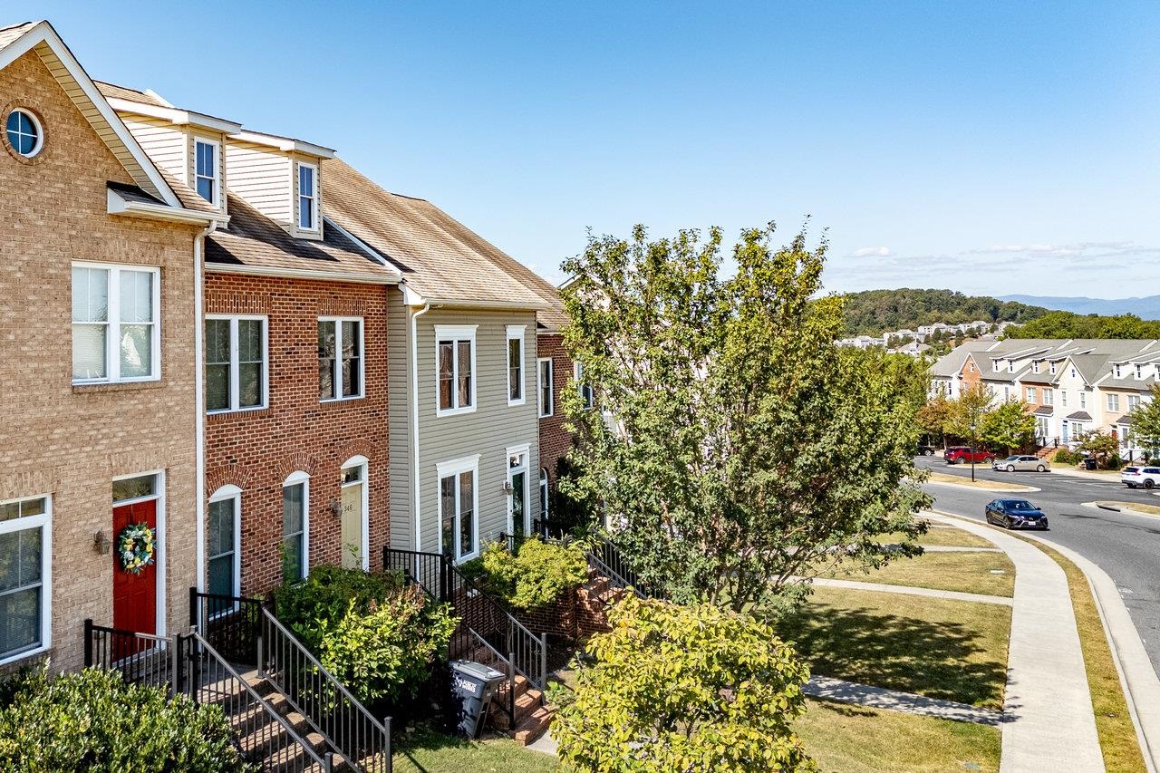 348 BLUE STONE HILLS DR, HARRISONBURG, Virginia 22801, 2 Bedrooms Bedrooms, ,2 BathroomsBathrooms,Residential,348 BLUE STONE HILLS DR,668879 MLS # 668879