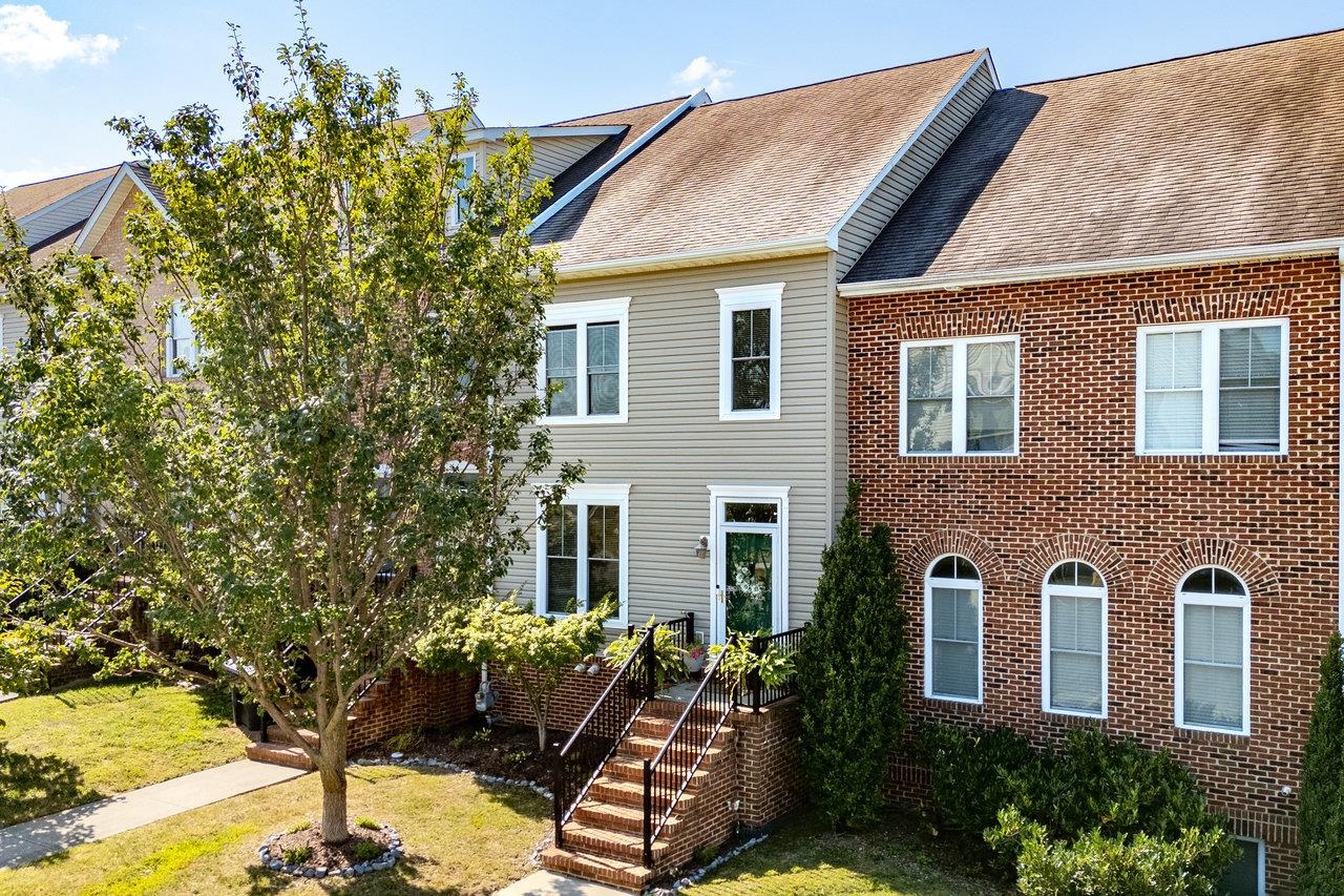 348 BLUE STONE HILLS DR, HARRISONBURG, Virginia 22801, 2 Bedrooms Bedrooms, ,2 BathroomsBathrooms,Residential,348 BLUE STONE HILLS DR,668879 MLS # 668879