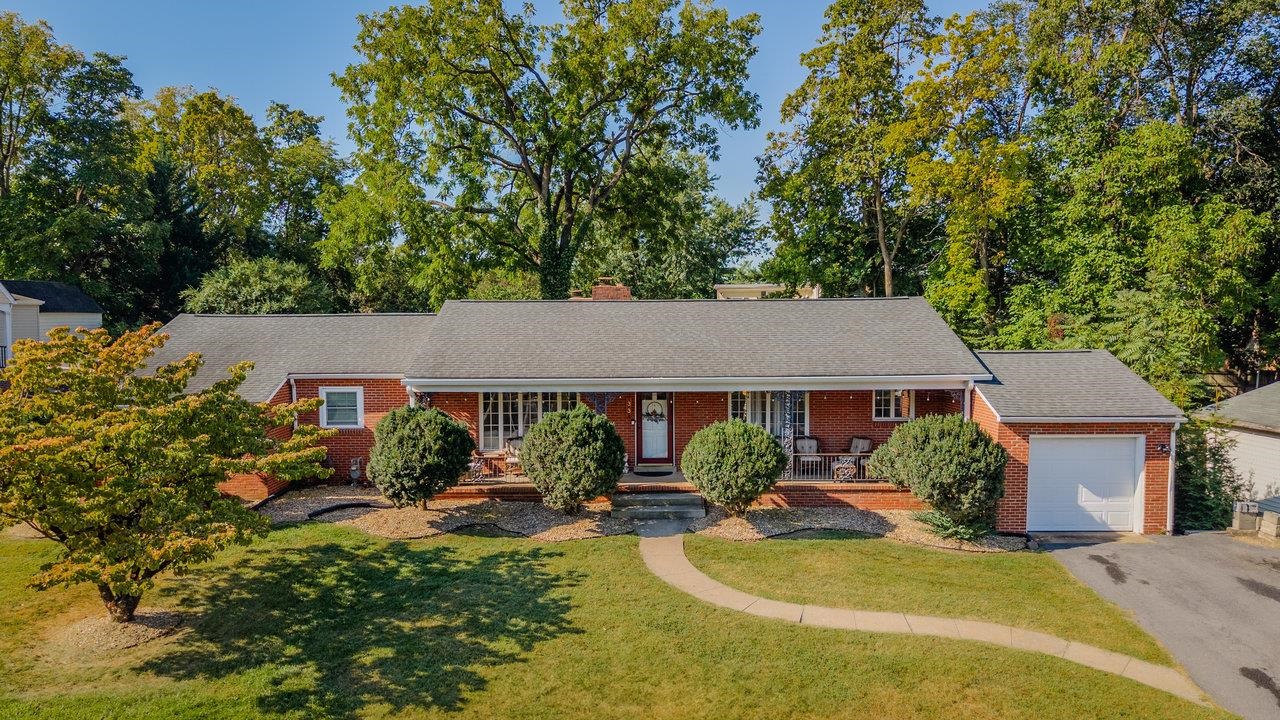 33 PORT REPUBLIC RD, HARRISONBURG, Virginia 22801, 4 Bedrooms Bedrooms, ,3 BathroomsBathrooms,Residential,33 PORT REPUBLIC RD,668890 MLS # 668890