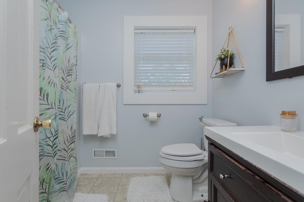 33 PORT REPUBLIC RD, HARRISONBURG, Virginia 22801, 4 Bedrooms Bedrooms, ,3 BathroomsBathrooms,Residential,33 PORT REPUBLIC RD,668890 MLS # 668890