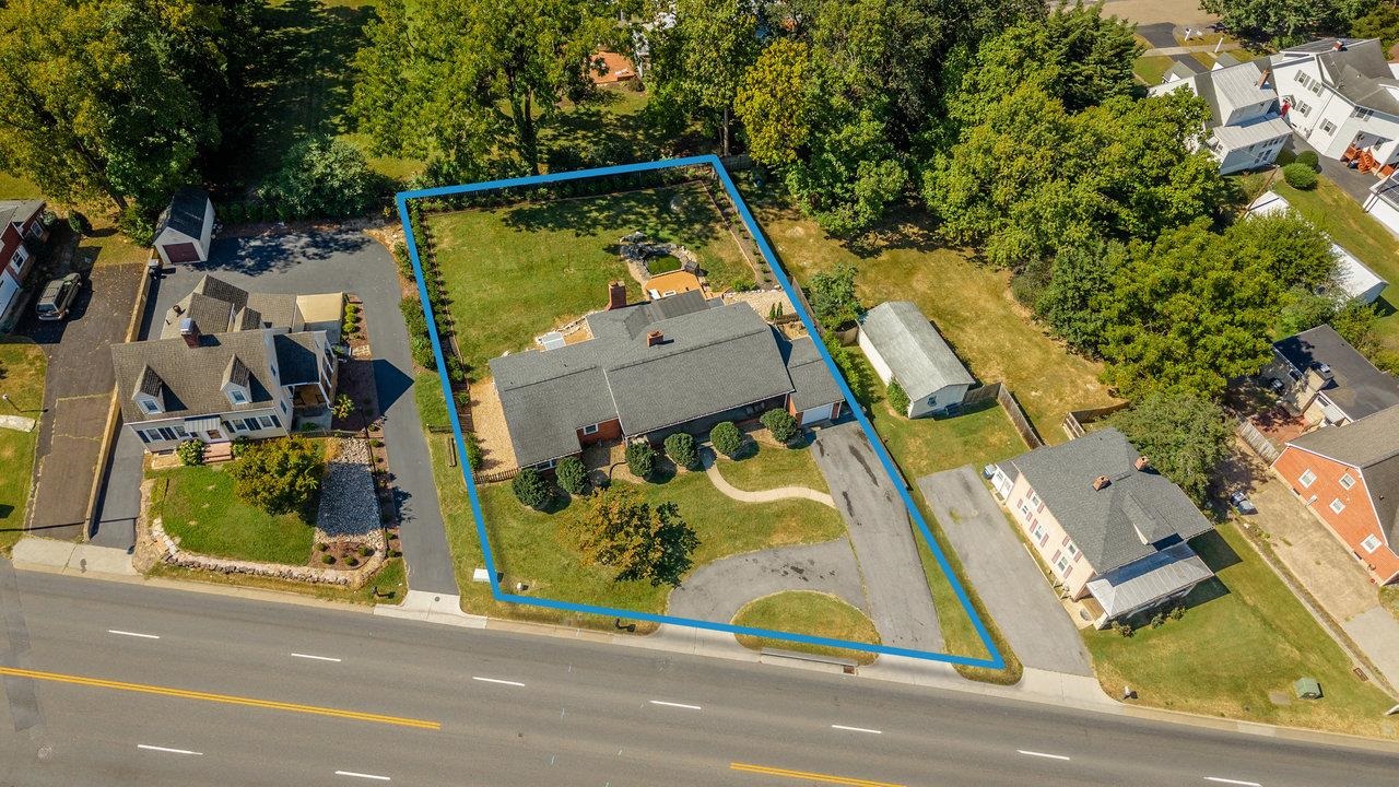 33 PORT REPUBLIC RD, HARRISONBURG, Virginia 22801, 4 Bedrooms Bedrooms, ,3 BathroomsBathrooms,Residential,33 PORT REPUBLIC RD,668890 MLS # 668890