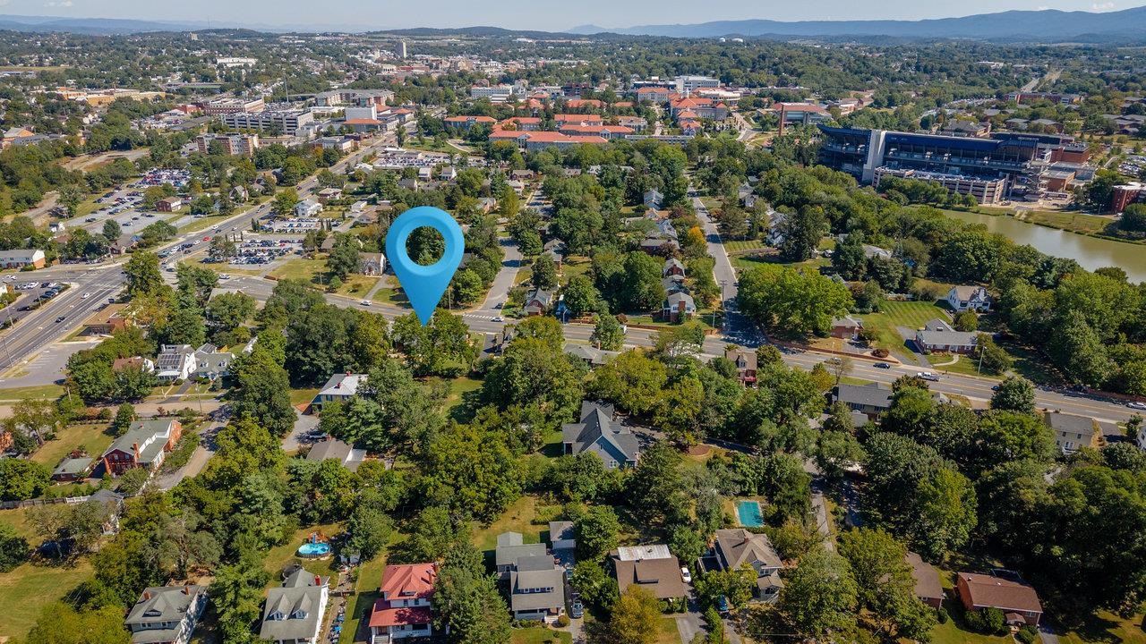 33 PORT REPUBLIC RD, HARRISONBURG, Virginia 22801, 4 Bedrooms Bedrooms, ,3 BathroomsBathrooms,Residential,33 PORT REPUBLIC RD,668890 MLS # 668890