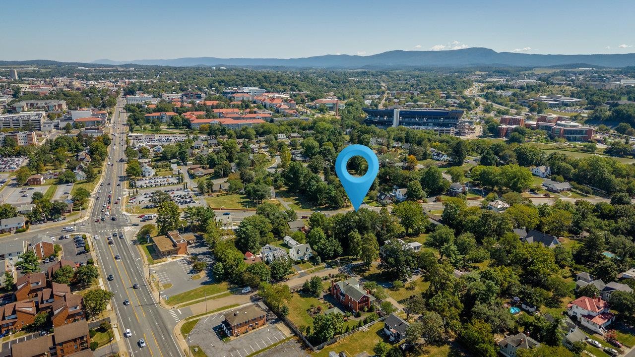 33 PORT REPUBLIC RD, HARRISONBURG, Virginia 22801, 4 Bedrooms Bedrooms, ,3 BathroomsBathrooms,Residential,33 PORT REPUBLIC RD,668890 MLS # 668890