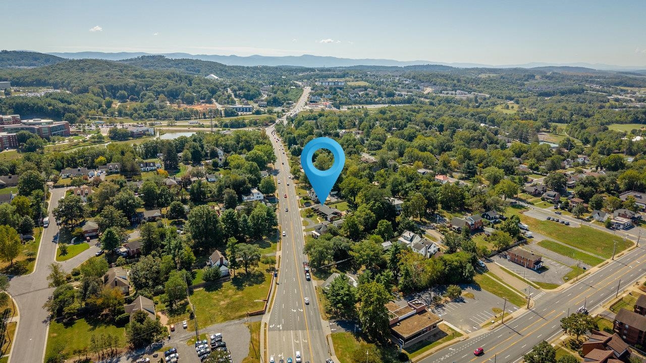 33 PORT REPUBLIC RD, HARRISONBURG, Virginia 22801, 4 Bedrooms Bedrooms, ,3 BathroomsBathrooms,Residential,33 PORT REPUBLIC RD,668890 MLS # 668890
