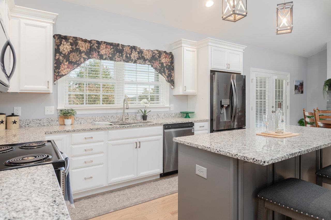 215 HEATHER LN, STAUNTON, Virginia 24401, 3 Bedrooms Bedrooms, ,2 BathroomsBathrooms,Residential,215 HEATHER LN,668911 MLS # 668911