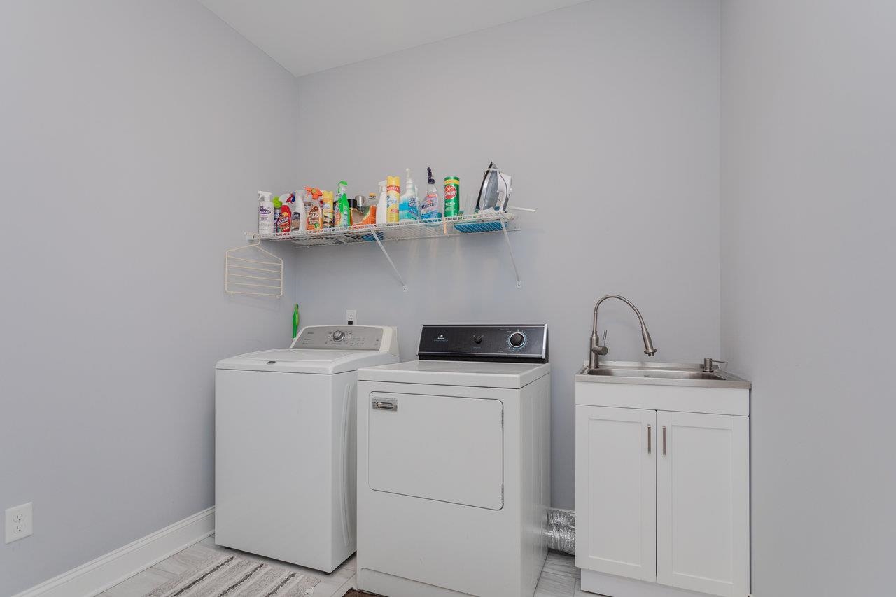 215 HEATHER LN, STAUNTON, Virginia 24401, 3 Bedrooms Bedrooms, ,2 BathroomsBathrooms,Residential,215 HEATHER LN,668911 MLS # 668911