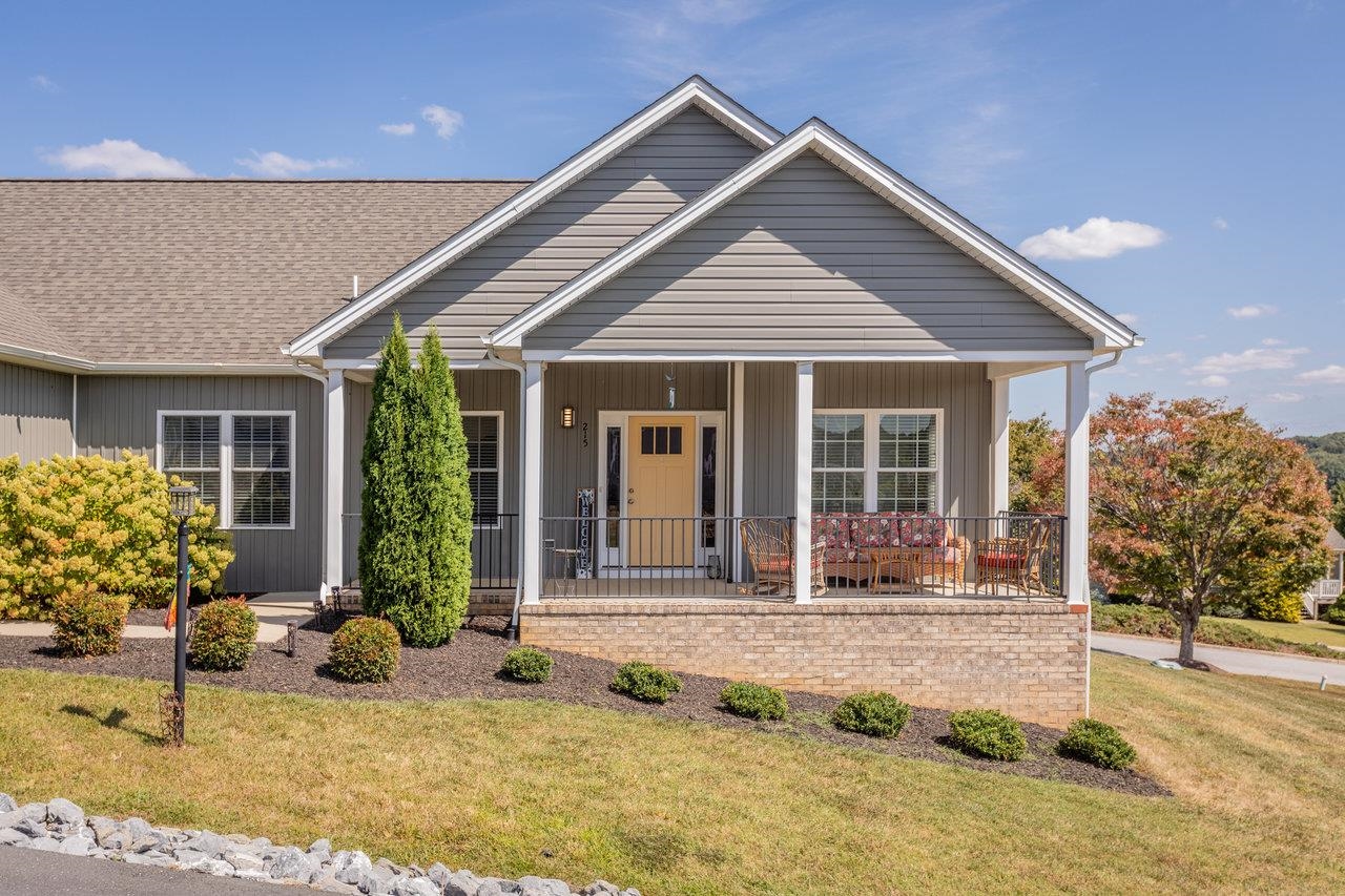 215 HEATHER LN, STAUNTON, Virginia 24401, 3 Bedrooms Bedrooms, ,2 BathroomsBathrooms,Residential,215 HEATHER LN,668911 MLS # 668911