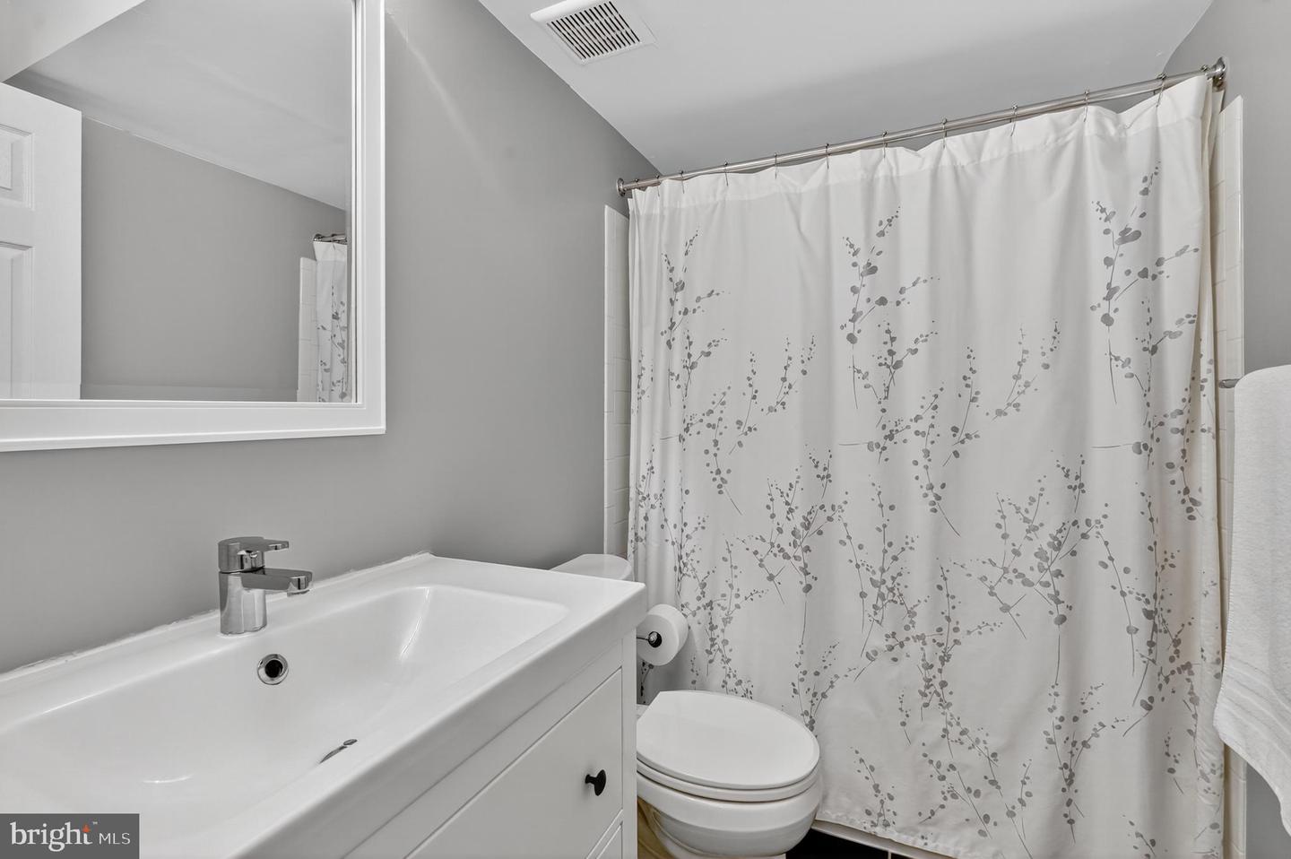 5702 CLAPHAM RD, ALEXANDRIA, Virginia 22315, 3 Bedrooms Bedrooms, ,3 BathroomsBathrooms,Residential,For sale,5702 CLAPHAM RD,VAFX2259618 MLS # VAFX2259618