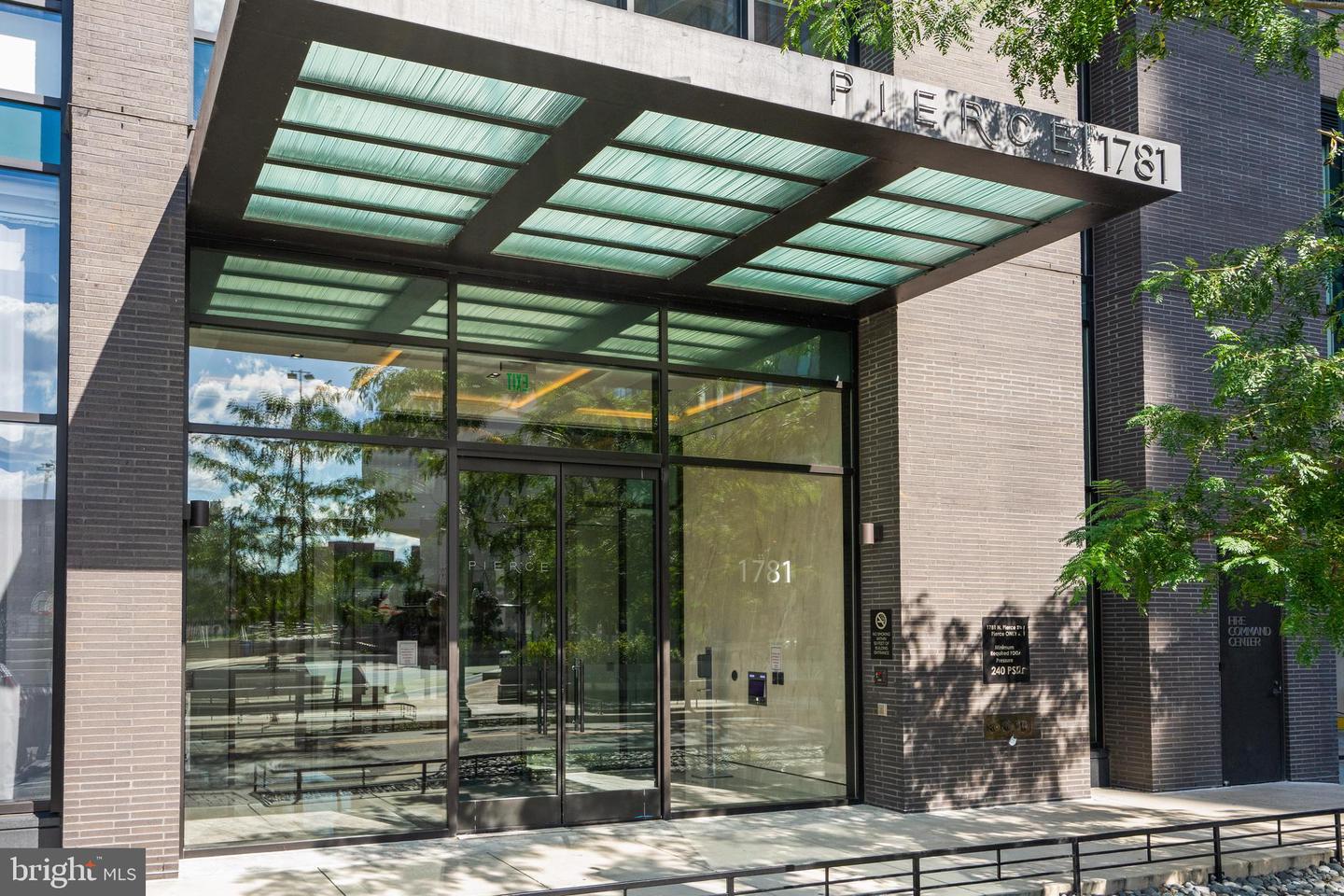 1781 N PIERCE ST #1201, ARLINGTON, Virginia 22209, 3 Bedrooms Bedrooms, ,2 BathroomsBathrooms,Residential,For sale,1781 N PIERCE ST #1201,VAAR2062730 MLS # VAAR2062730