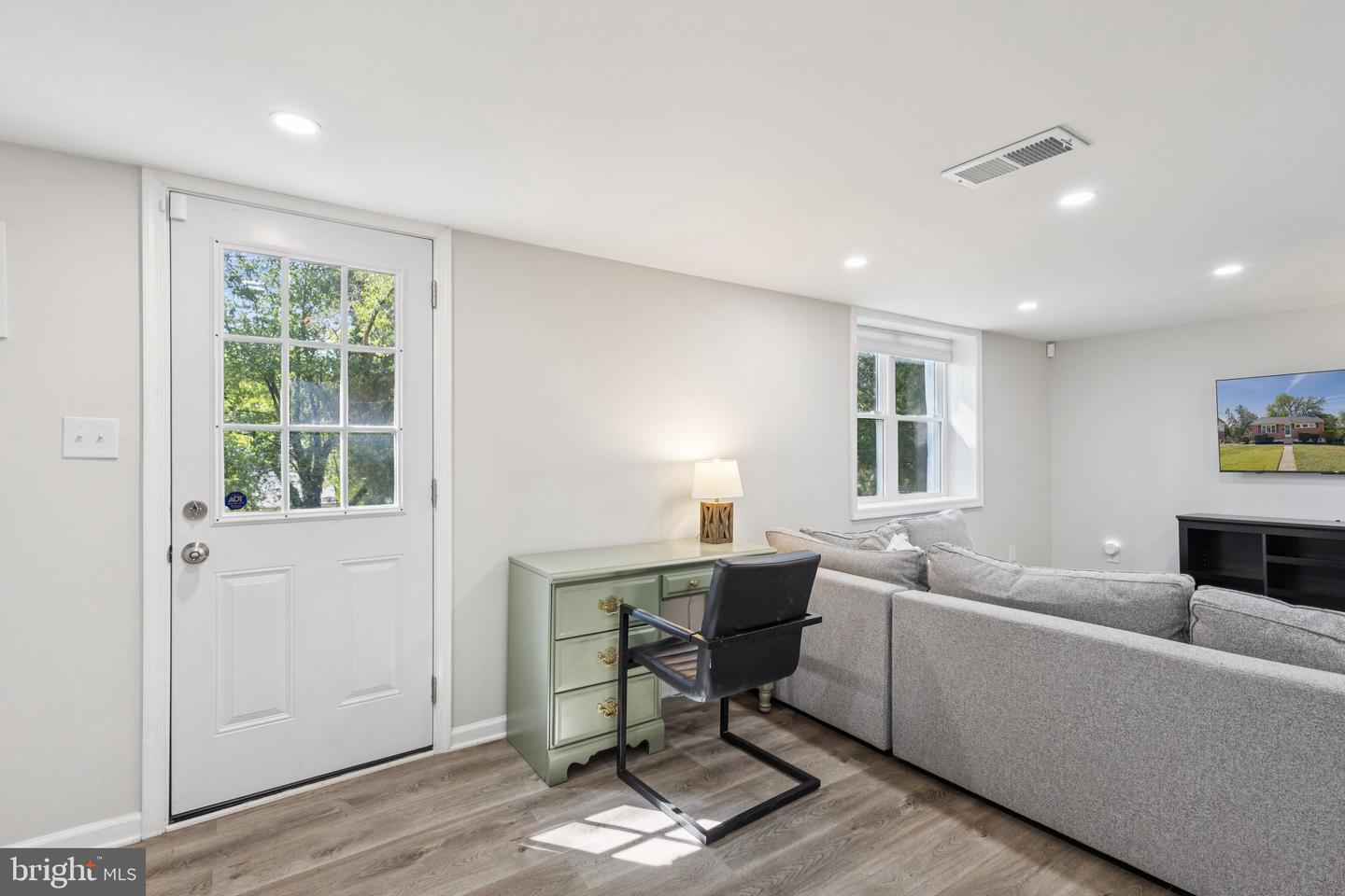 6112 PAULONIA RD, ALEXANDRIA, Virginia 22310, 4 Bedrooms Bedrooms, ,2 BathroomsBathrooms,Residential,For sale,6112 PAULONIA RD,VAFX2264018 MLS # VAFX2264018