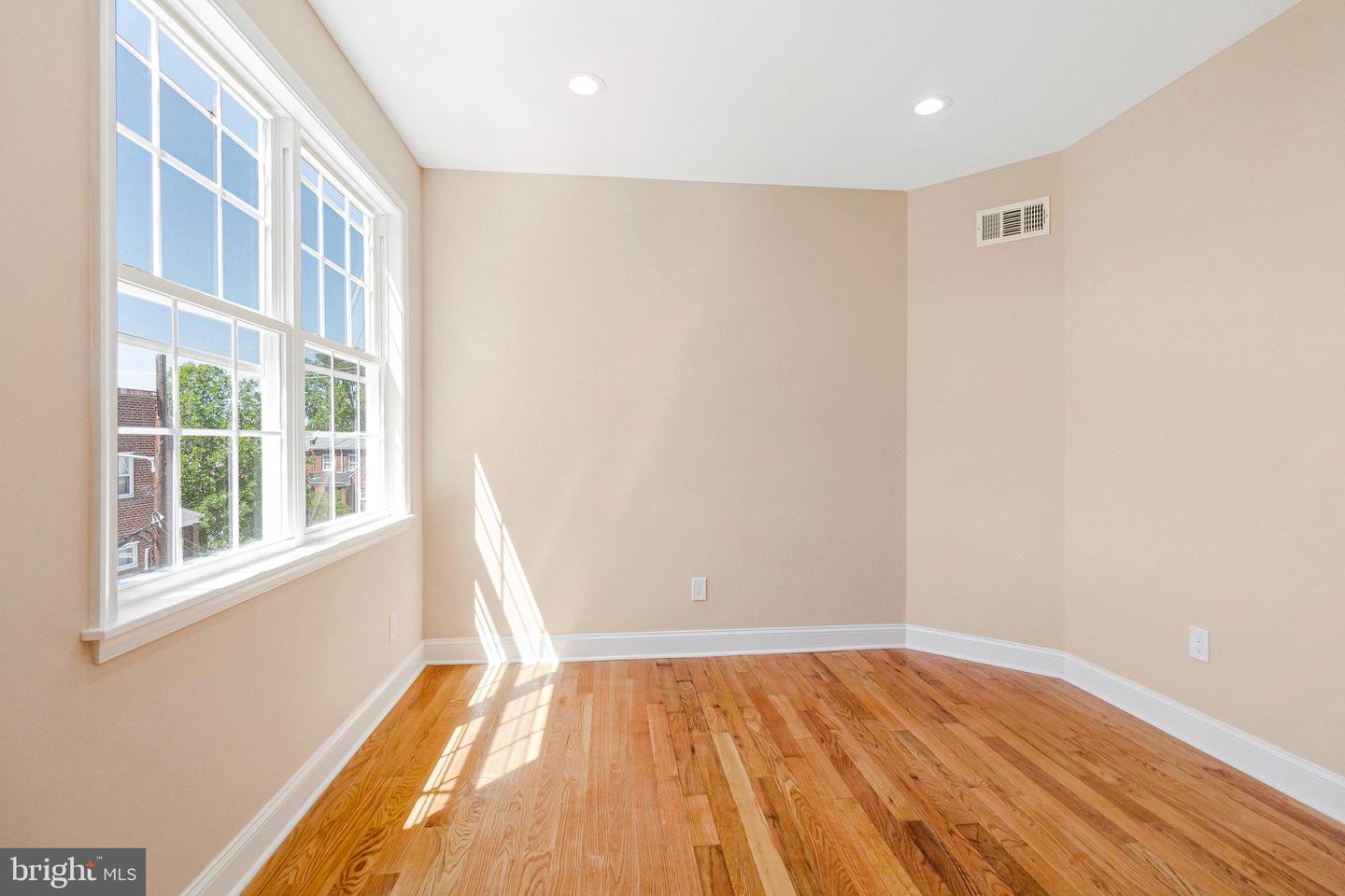 1609 17TH ST SE #202, WASHINGTON, District Of Columbia 20020, 2 Bedrooms Bedrooms, ,1 BathroomBathrooms,Residential,For sale,1609 17TH ST SE #202,DCDC2217548 MLS # DCDC2217548 1609 17TH ST SE #202, WASHINGTON, District Of Columbia 20020, 2 Bedrooms Bedrooms, ,1 BathroomBathrooms,Residential,For sale,1609 17TH ST SE #202,DCDC2217548 MLS # DCDC2217548