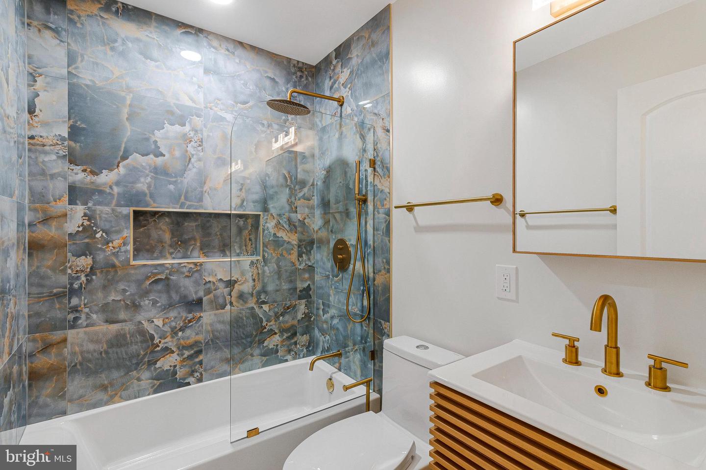 1609 17TH ST SE #202, WASHINGTON, District Of Columbia 20020, 2 Bedrooms Bedrooms, ,1 BathroomBathrooms,Residential,For sale,1609 17TH ST SE #202,DCDC2217548 MLS # DCDC2217548 1609 17TH ST SE #202, WASHINGTON, District Of Columbia 20020, 2 Bedrooms Bedrooms, ,1 BathroomBathrooms,Residential,For sale,1609 17TH ST SE #202,DCDC2217548 MLS # DCDC2217548