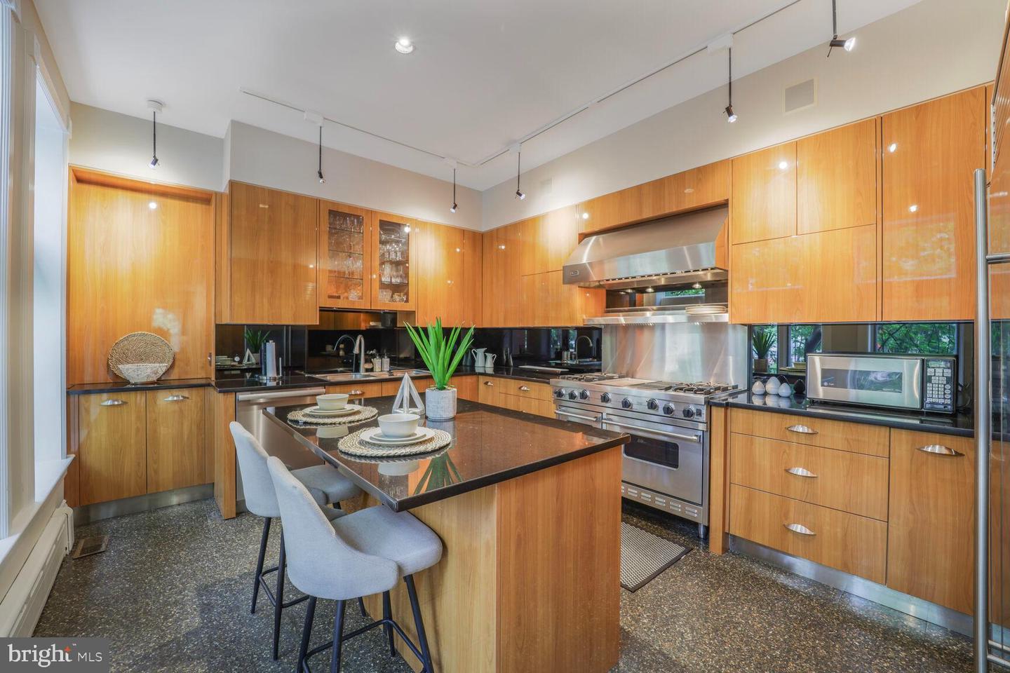 1752 17TH ST NW, WASHINGTON, District Of Columbia 20009, 5 Bedrooms Bedrooms, ,3 BathroomsBathrooms,Residential,For sale,1752 17TH ST NW,DCDC2221332 MLS # DCDC2221332