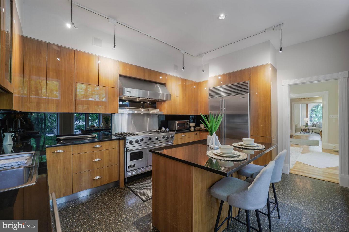 1752 17TH ST NW, WASHINGTON, District Of Columbia 20009, 5 Bedrooms Bedrooms, ,3 BathroomsBathrooms,Residential,For sale,1752 17TH ST NW,DCDC2221332 MLS # DCDC2221332