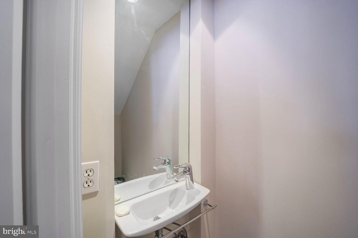 1752 17TH ST NW, WASHINGTON, District Of Columbia 20009, 5 Bedrooms Bedrooms, ,3 BathroomsBathrooms,Residential,For sale,1752 17TH ST NW,DCDC2221332 MLS # DCDC2221332