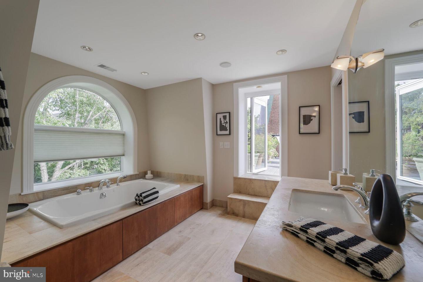 1752 17TH ST NW, WASHINGTON, District Of Columbia 20009, 5 Bedrooms Bedrooms, ,3 BathroomsBathrooms,Residential,For sale,1752 17TH ST NW,DCDC2221332 MLS # DCDC2221332