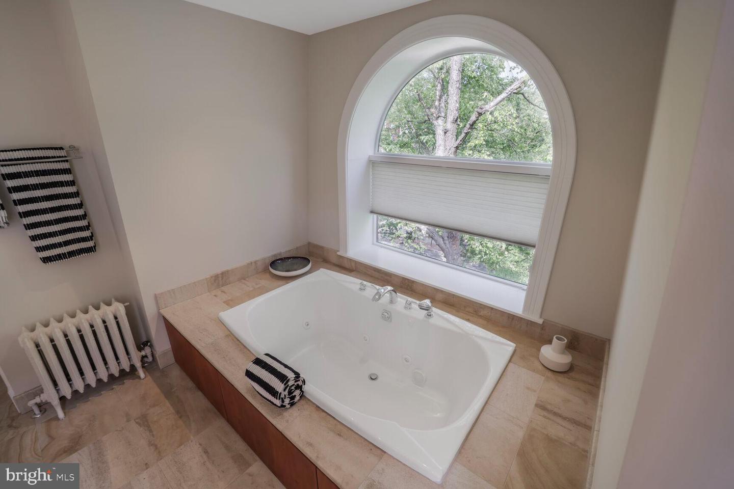 1752 17TH ST NW, WASHINGTON, District Of Columbia 20009, 5 Bedrooms Bedrooms, ,3 BathroomsBathrooms,Residential,For sale,1752 17TH ST NW,DCDC2221332 MLS # DCDC2221332