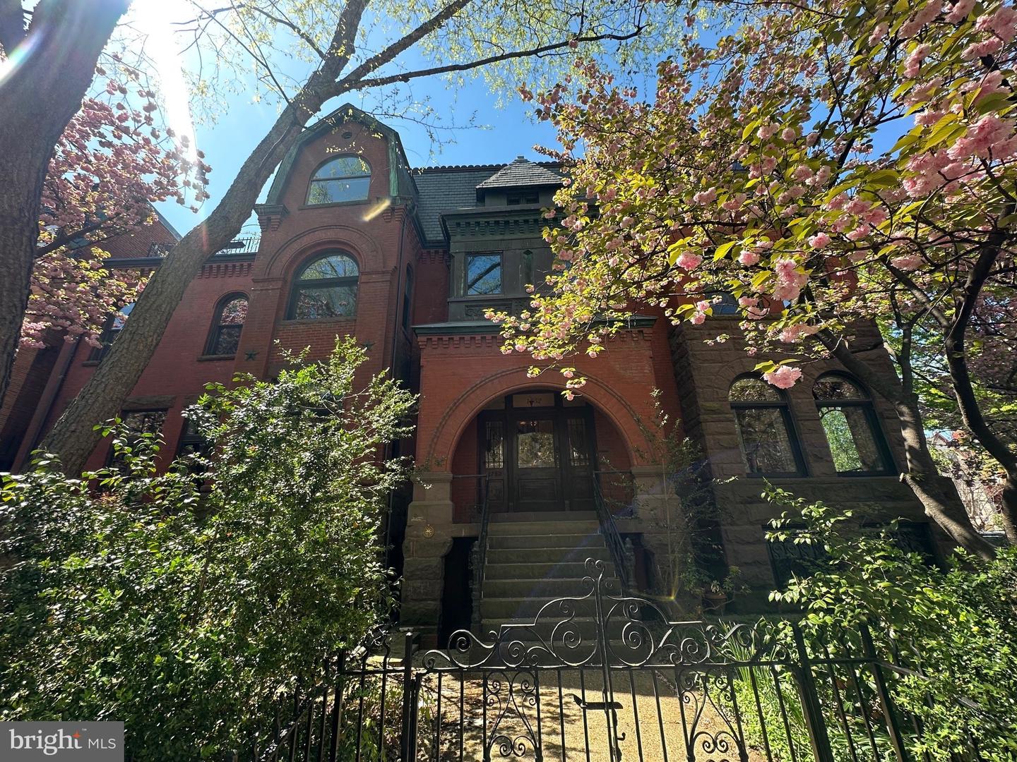 1752 17TH ST NW, WASHINGTON, District Of Columbia 20009, 5 Bedrooms Bedrooms, ,3 BathroomsBathrooms,Residential,For sale,1752 17TH ST NW,DCDC2221332 MLS # DCDC2221332