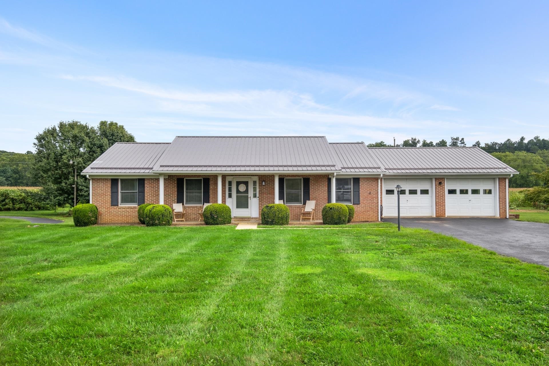 3255 CHURCHVILLE AVE, STAUNTON, Virginia 24401, 3 Bedrooms Bedrooms, ,2 BathroomsBathrooms,Residential,3255 CHURCHVILLE AVE,668941 MLS # 668941
