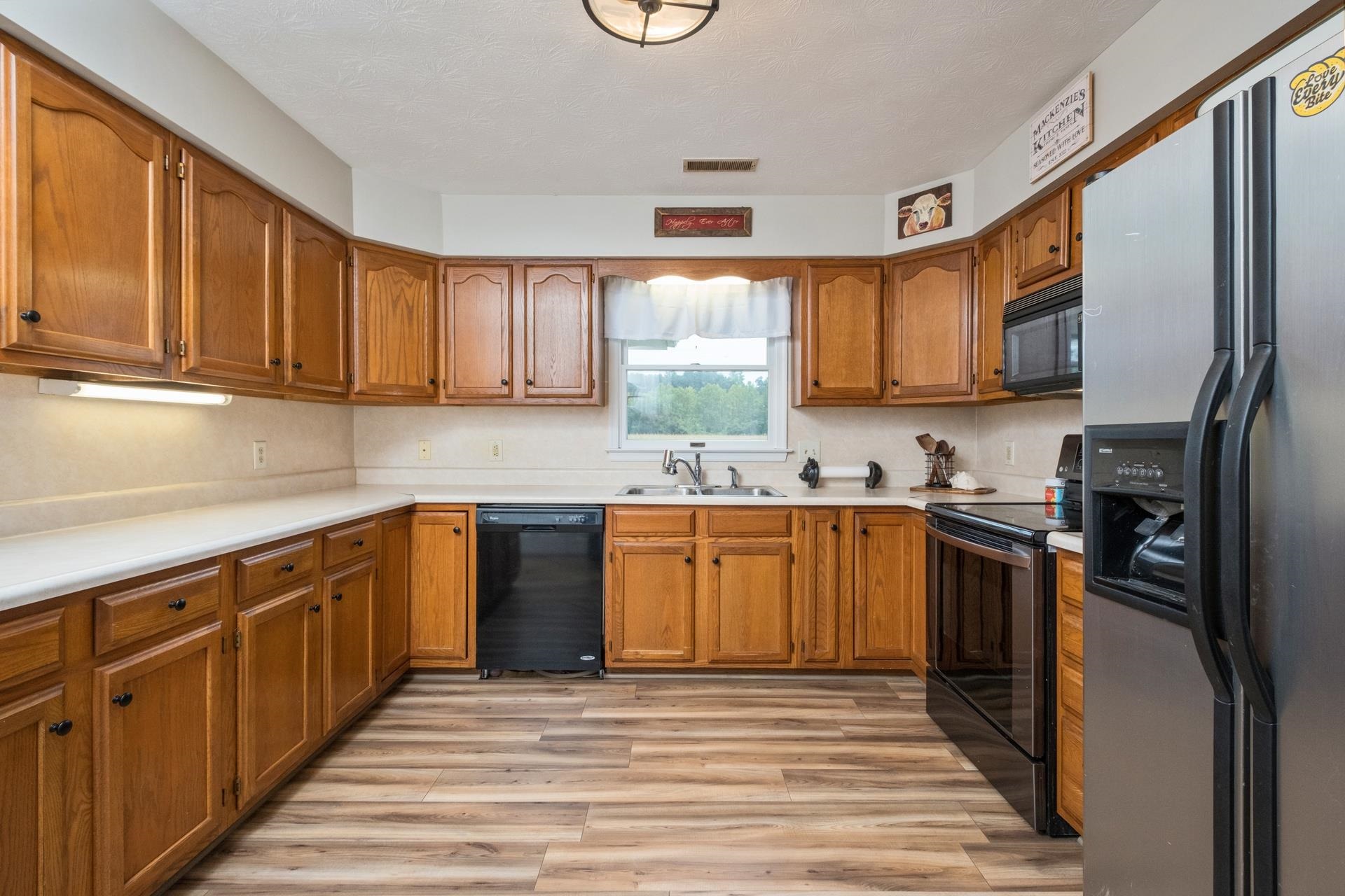 3255 CHURCHVILLE AVE, STAUNTON, Virginia 24401, 3 Bedrooms Bedrooms, ,2 BathroomsBathrooms,Residential,3255 CHURCHVILLE AVE,668941 MLS # 668941