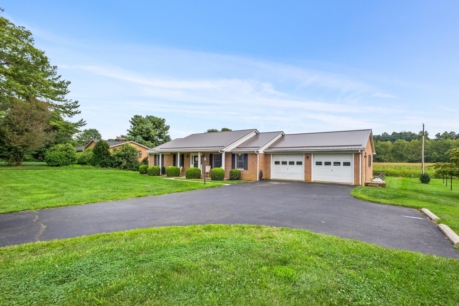 3255 CHURCHVILLE AVE, STAUNTON, Virginia 24401, 3 Bedrooms Bedrooms, ,2 BathroomsBathrooms,Residential,3255 CHURCHVILLE AVE,668941 MLS # 668941