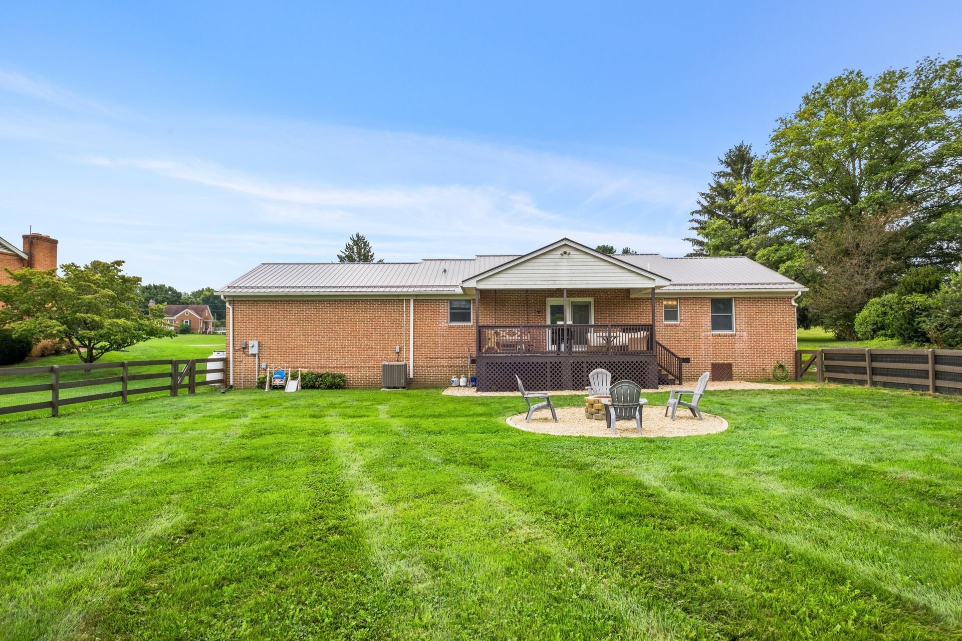 3255 CHURCHVILLE AVE, STAUNTON, Virginia 24401, 3 Bedrooms Bedrooms, ,2 BathroomsBathrooms,Residential,3255 CHURCHVILLE AVE,668941 MLS # 668941