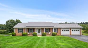 3255 CHURCHVILLE AVE, STAUNTON, Virginia 24401, 3 Bedrooms Bedrooms, ,2 BathroomsBathrooms,Residential,3255 CHURCHVILLE AVE,668941 MLS # 668941