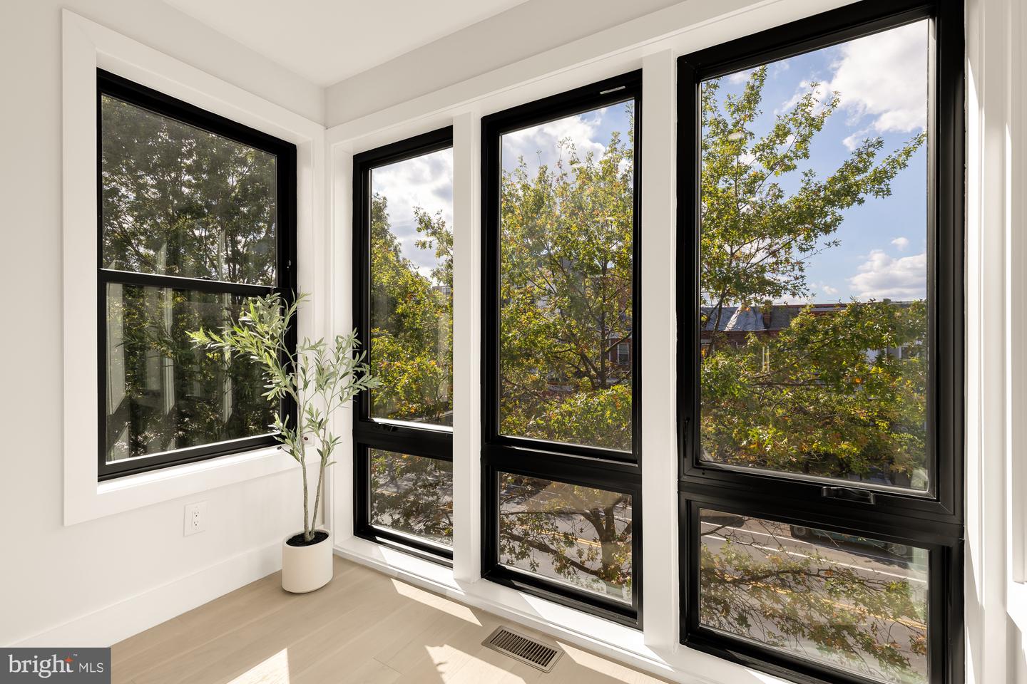 3923 14TH ST NW #4, WASHINGTON, District Of Columbia 20011, 2 Bedrooms Bedrooms, ,2 BathroomsBathrooms,Residential,For sale,3923 14TH ST NW #4,DCDC2222130 MLS # DCDC2222130 3923 14TH ST NW #4, WASHINGTON, District Of Columbia 20011, 2 Bedrooms Bedrooms, ,2 BathroomsBathrooms,Residential,For sale,3923 14TH ST NW #4,DCDC2222130 MLS # DCDC2222130