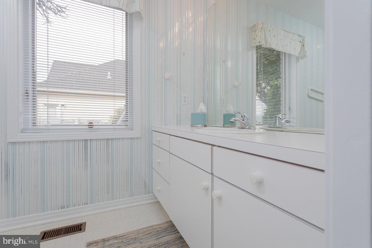 1848 COLLEGE AVE, HARRISONBURG, Virginia 22802, 3 Bedrooms Bedrooms, ,3 BathroomsBathrooms,Residential,For sale,1848 COLLEGE AVE,VAHC2000454 MLS # VAHC2000454