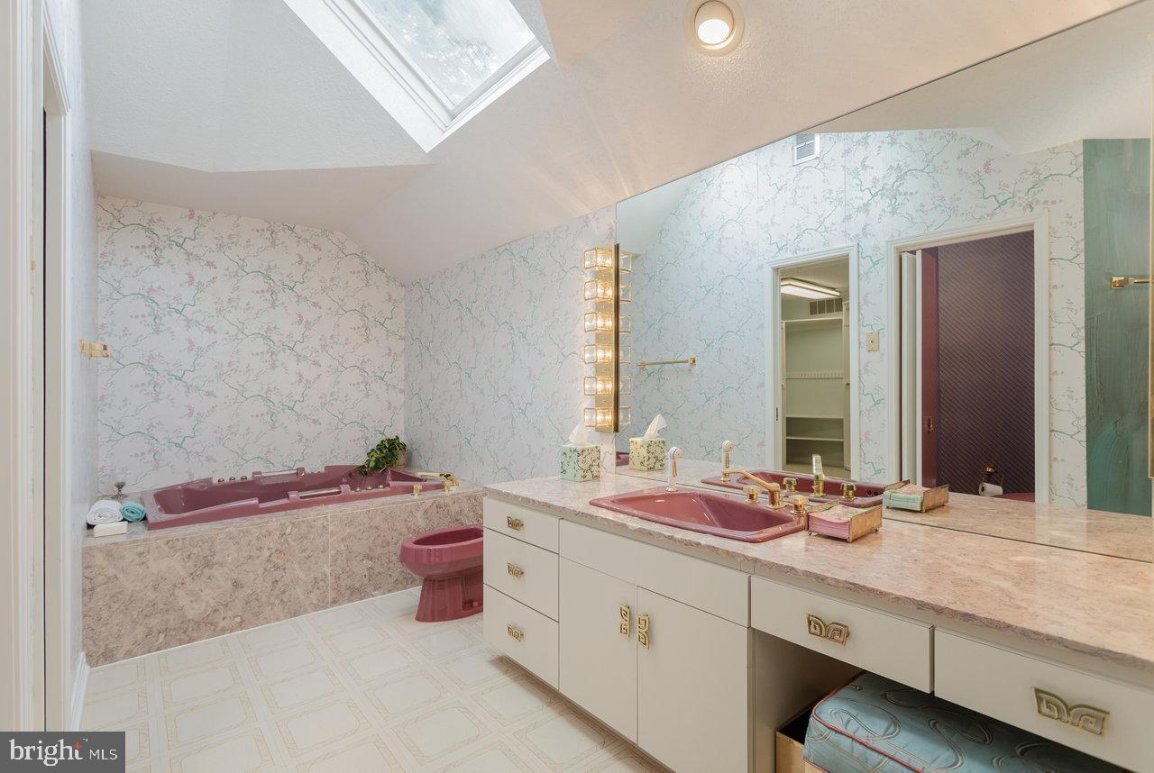1848 COLLEGE AVE, HARRISONBURG, Virginia 22802, 3 Bedrooms Bedrooms, ,3 BathroomsBathrooms,Residential,For sale,1848 COLLEGE AVE,VAHC2000454 MLS # VAHC2000454