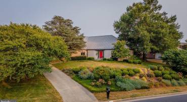 1848 COLLEGE AVE, HARRISONBURG, Virginia 22802, 3 Bedrooms Bedrooms, ,3 BathroomsBathrooms,Residential,For sale,1848 COLLEGE AVE,VAHC2000454 MLS # VAHC2000454
