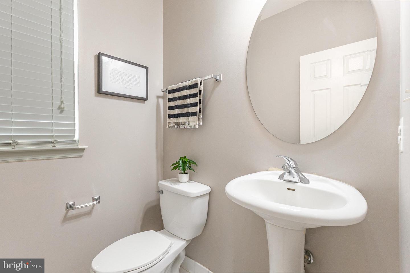 17397 TEDLER CIR, ROUND HILL, Virginia 20141, 5 Bedrooms Bedrooms, ,3 BathroomsBathrooms,Residential,For sale,17397 TEDLER CIR,VALO2106080 MLS # VALO2106080