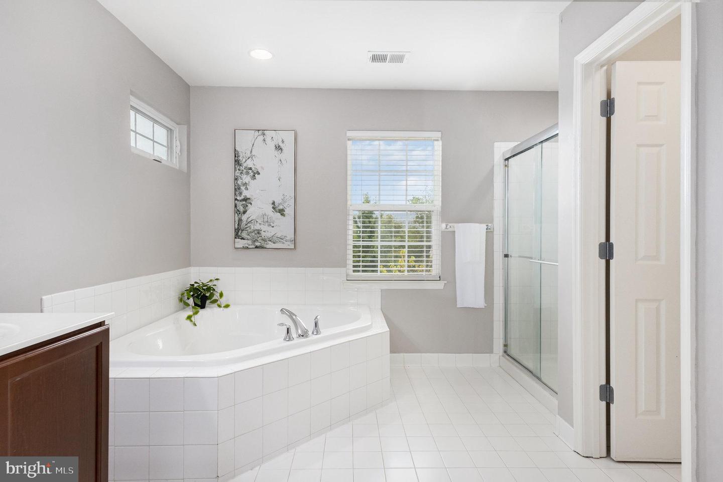 17397 TEDLER CIR, ROUND HILL, Virginia 20141, 5 Bedrooms Bedrooms, ,3 BathroomsBathrooms,Residential,For sale,17397 TEDLER CIR,VALO2106080 MLS # VALO2106080