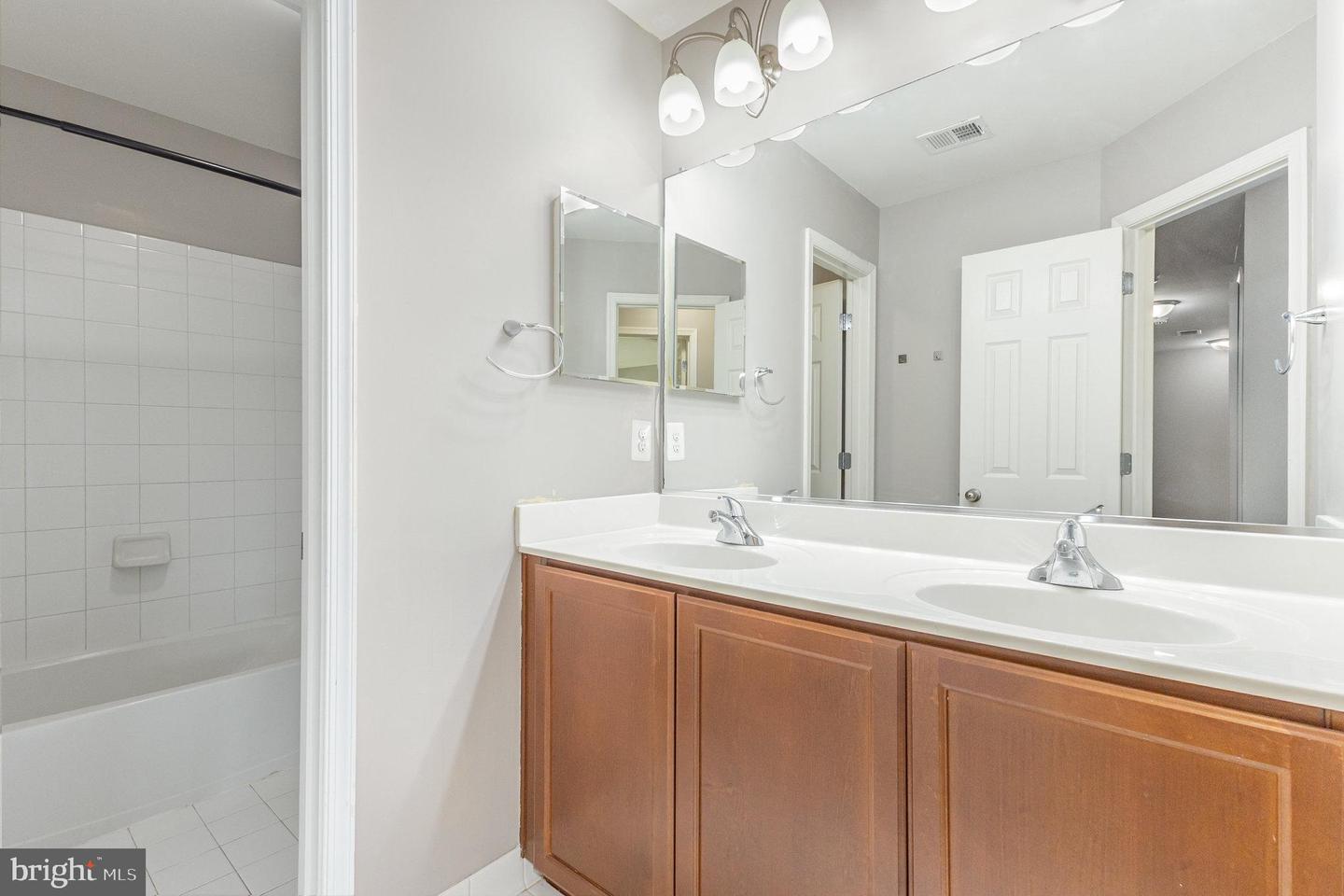 17397 TEDLER CIR, ROUND HILL, Virginia 20141, 5 Bedrooms Bedrooms, ,3 BathroomsBathrooms,Residential,For sale,17397 TEDLER CIR,VALO2106080 MLS # VALO2106080