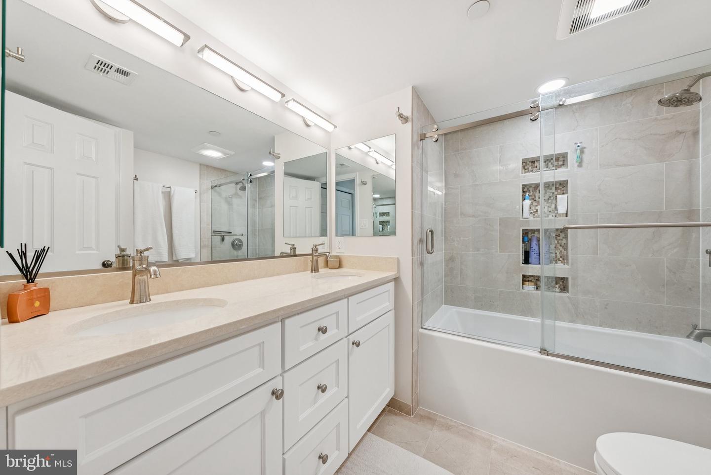 1301 N COURTHOUSE RD N #1810, ARLINGTON, Virginia 22201, 1 Bedroom Bedrooms, ,1 BathroomBathrooms,Residential,For sale,1301 N COURTHOUSE RD N #1810,VAAR2063214 MLS # VAAR2063214