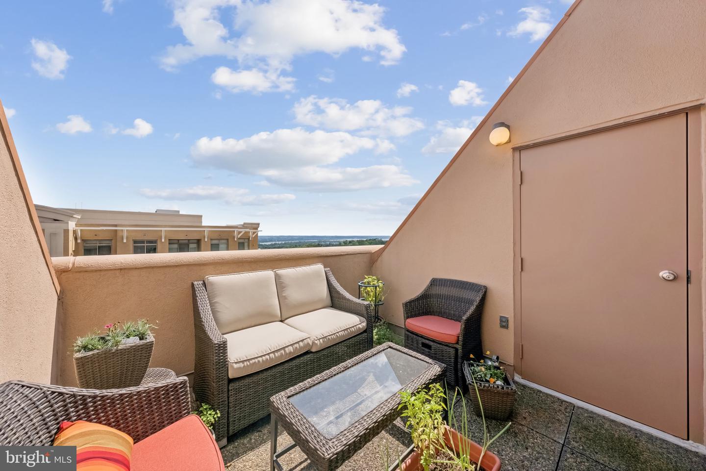 1301 N COURTHOUSE RD N #1810, ARLINGTON, Virginia 22201, 1 Bedroom Bedrooms, ,1 BathroomBathrooms,Residential,For sale,1301 N COURTHOUSE RD N #1810,VAAR2063214 MLS # VAAR2063214